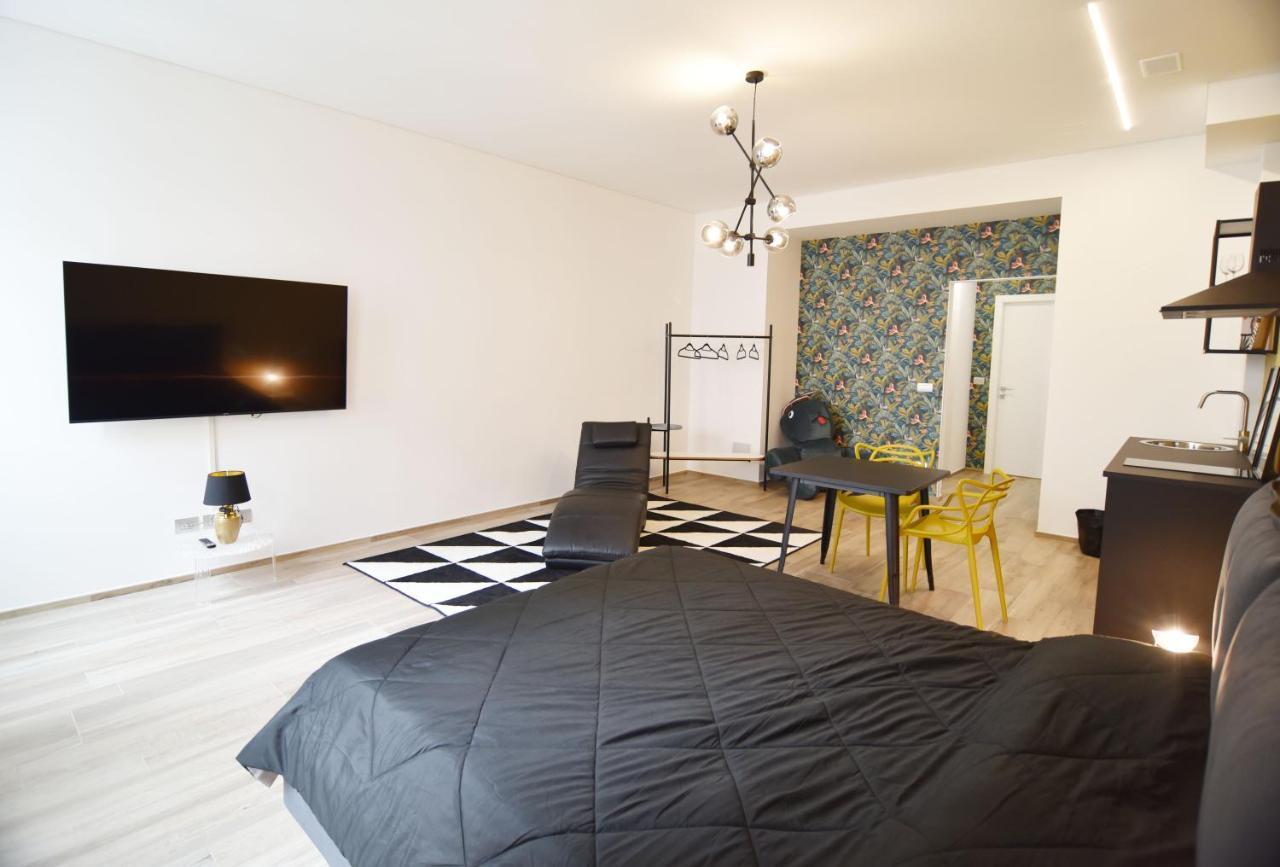 Apartment Roma 141 *